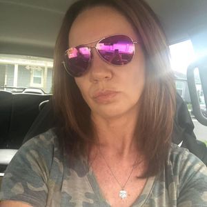 Meet your Posher, Dee